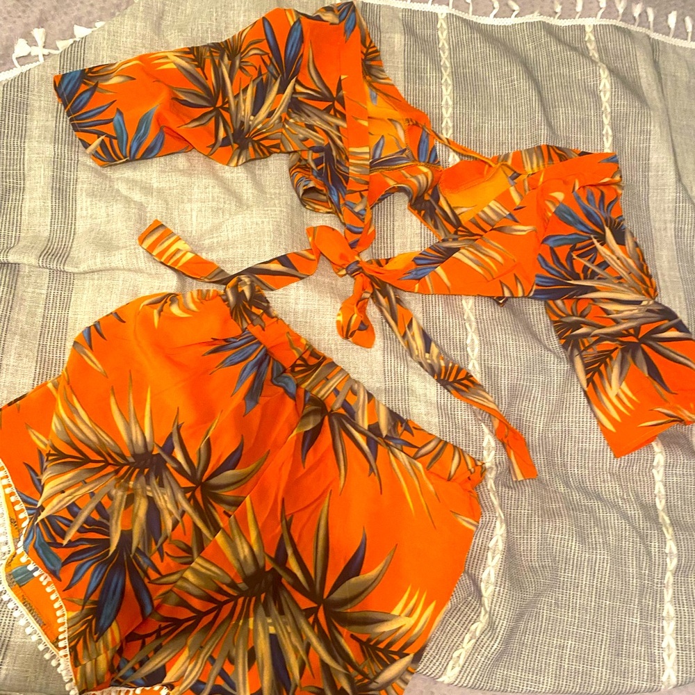 Boutique orange Hawaiian pat W  MED short/shirt  stomach ties  middle V-neck !